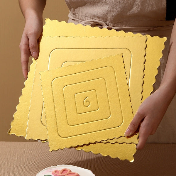 แผ่นกระดาษรองเค้ก สีทอง ขอบหยัก แบบแข็ง ทรงสี่เหลี่ยม